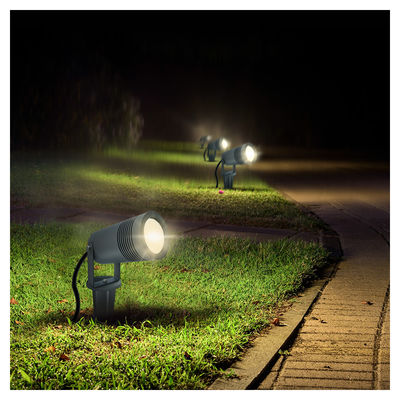 Kalt-weiße Außenlandschaftsbeleuchtung
